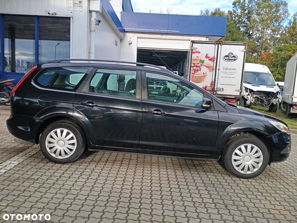 Ford Focus Turnier 1.6 16V Ambiente - 8