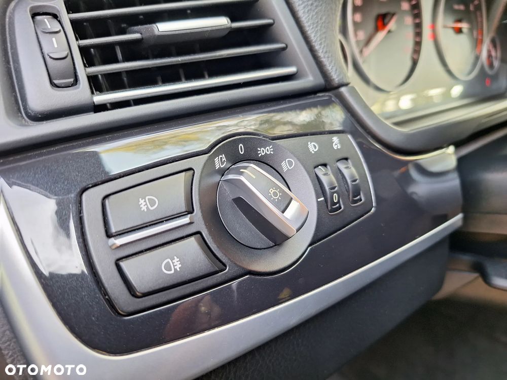 BMW Seria 5 520d Touring - 15