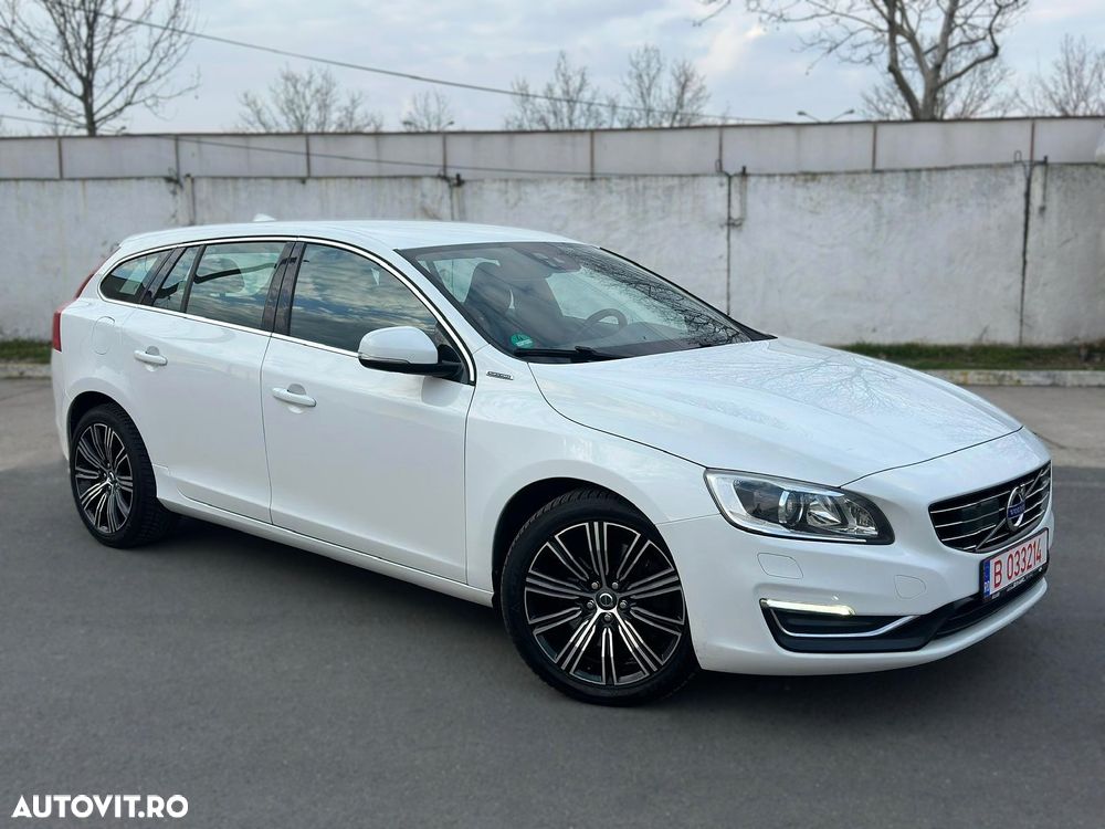 Volvo V60 D6 Plug-In-Hybrid AWD Geartronic Summum - 3