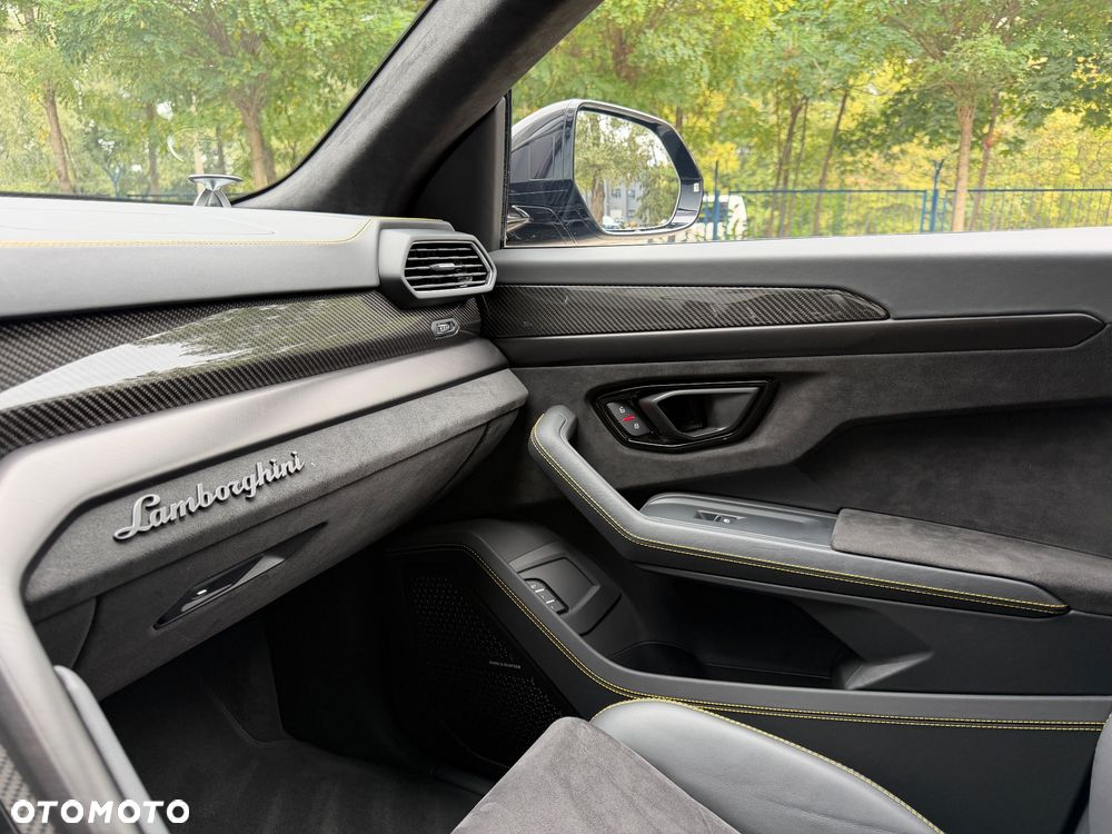 Lamborghini Urus - 14