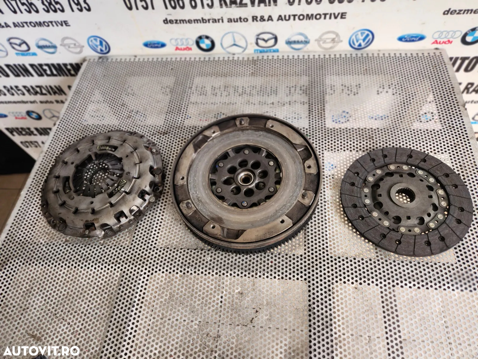 Kit Ambreiaj Volanta Masa Dubla Bmw F20 F21 F30 F31 F34 F36 F10 F11 X1 E84 2.0 D N47 E5 6+1 Trepte Cod 415047710 Testata Fara Defecte  -  Dezmembrari Arad - 2