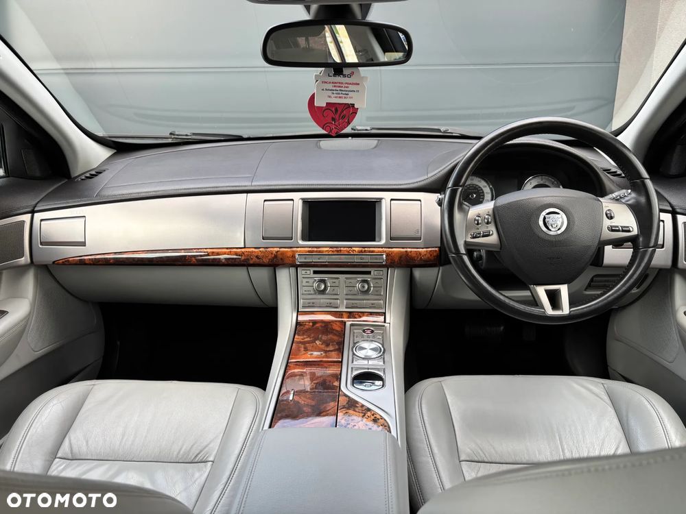 Jaguar XF 3.0 V6 D Premium Luxury - 13
