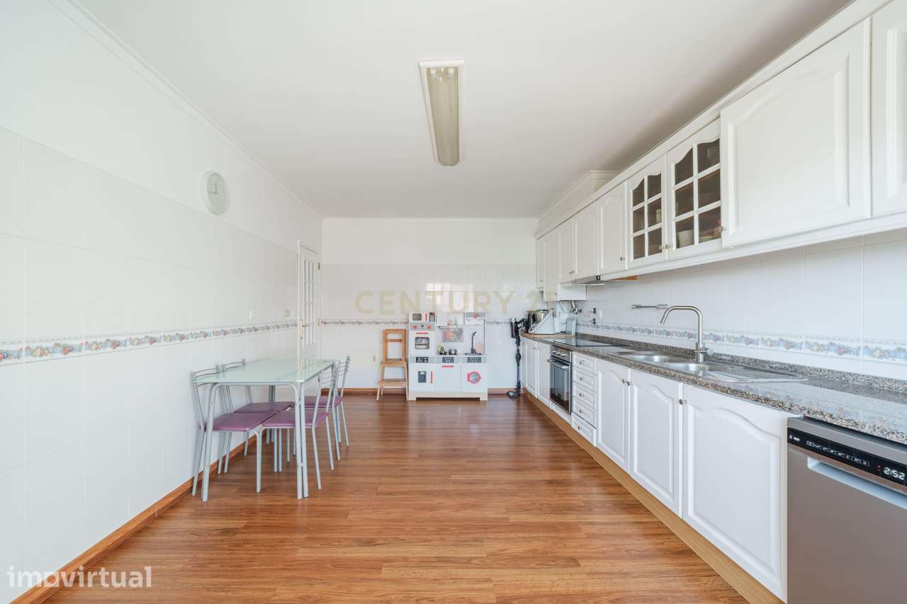T3 Duplex com 2 Parqueamentos | Casal de Cambra - Grande imagem: 4/40