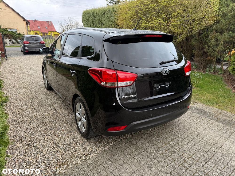 Kia Carens - 5