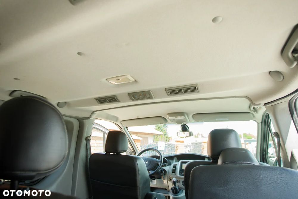 Renault Trafic Grand Passenger Black Edition - 24