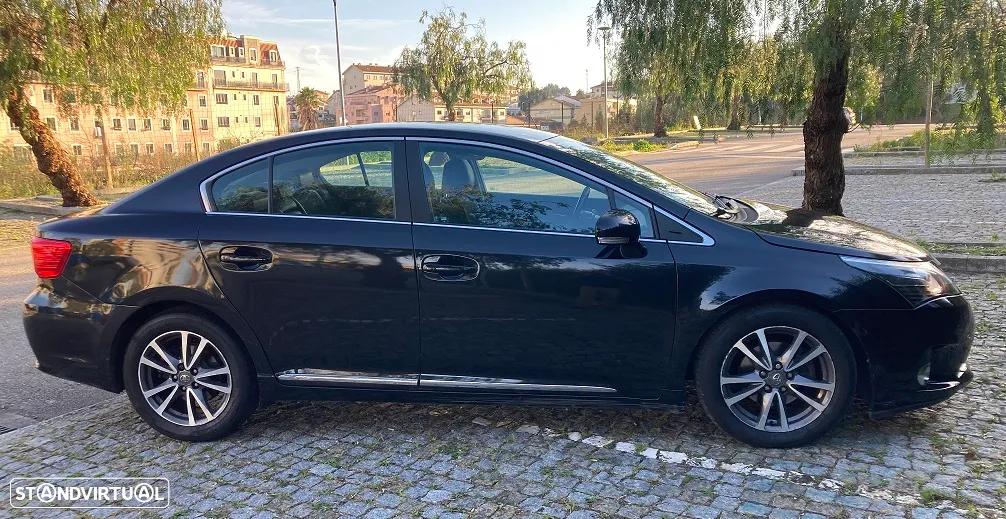 Toyota Avensis SD 2.0 D-4D Luxury - 8