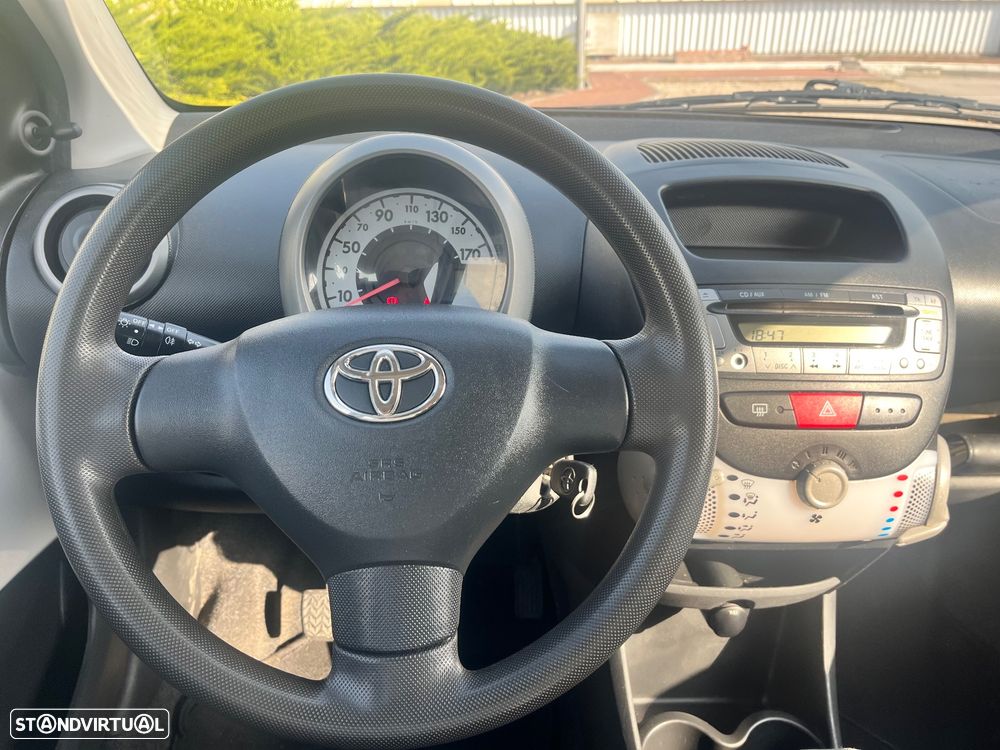 Toyota Aygo Connect - 12