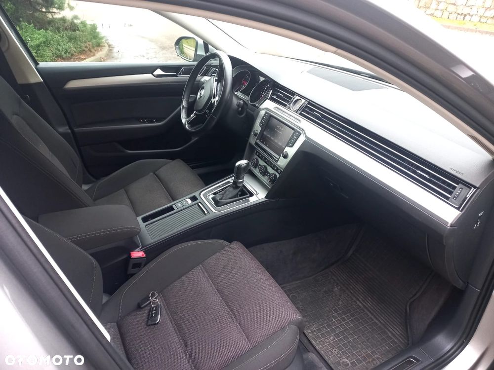 Volkswagen Passat 2.0 TDI (BlueMotion Technology) DSG Comfortline - 9