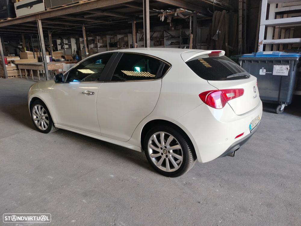 Alfa Romeo Giulietta 1.6 JTDm Distinctive - 1