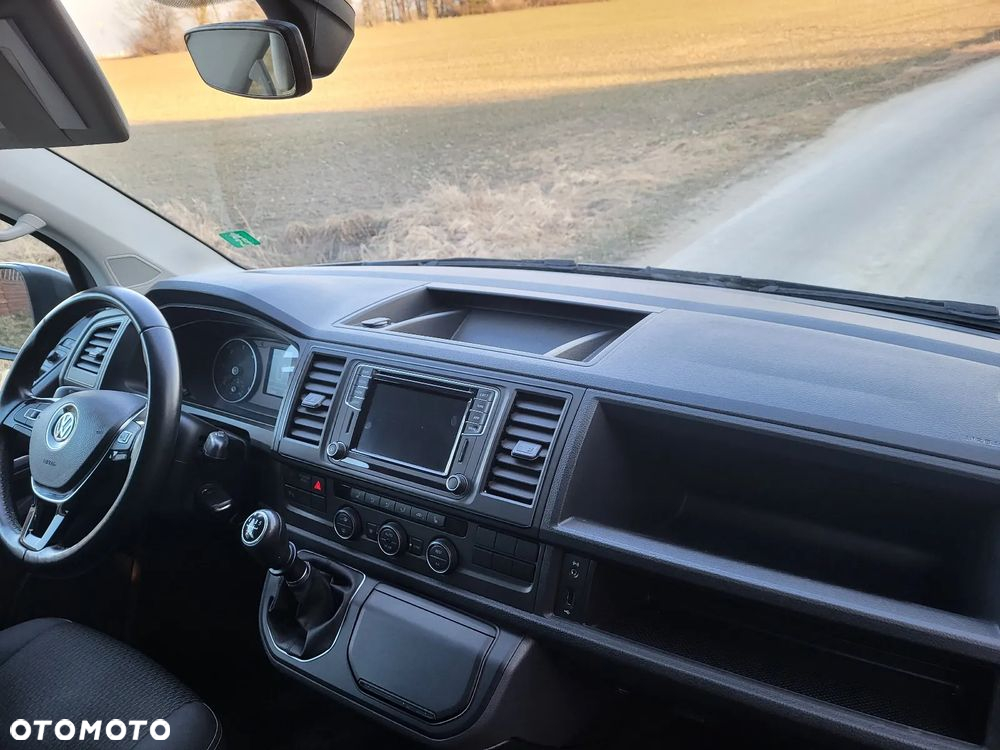 Volkswagen Multivan - 13