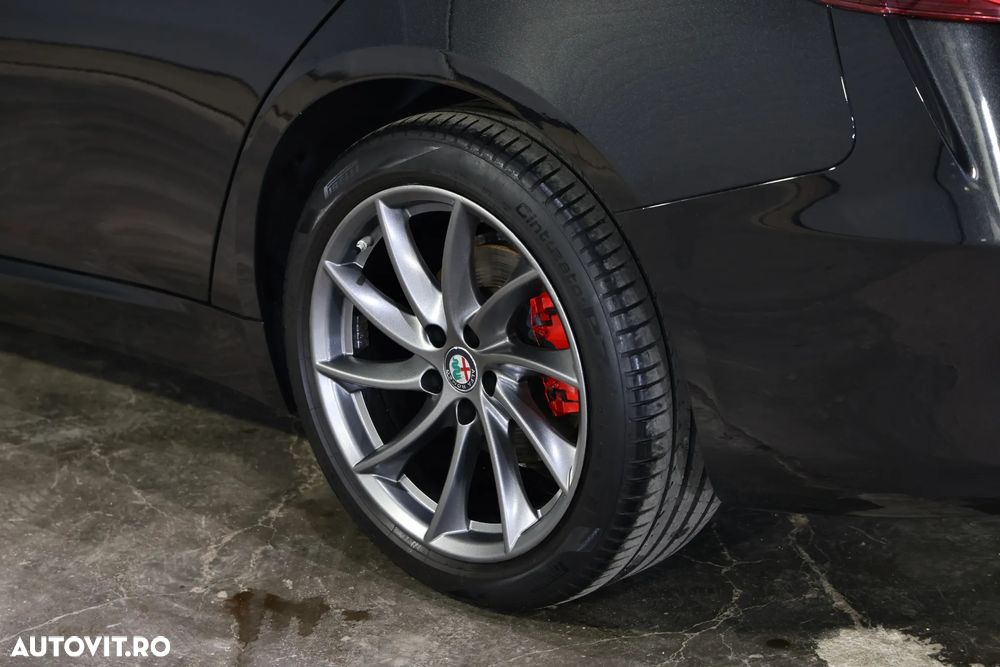 Alfa Romeo Giulia 2.2 - 32