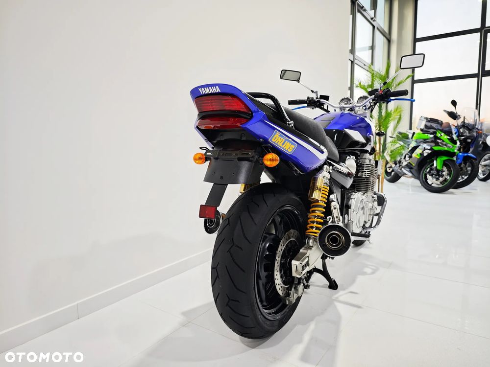 Yamaha XJR - 18