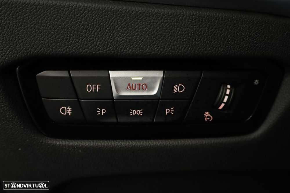 BMW 330 e Edição Desportiva M Auto - 19