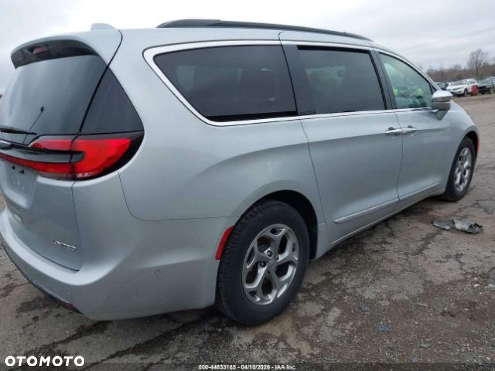Chrysler Pacifica - 4