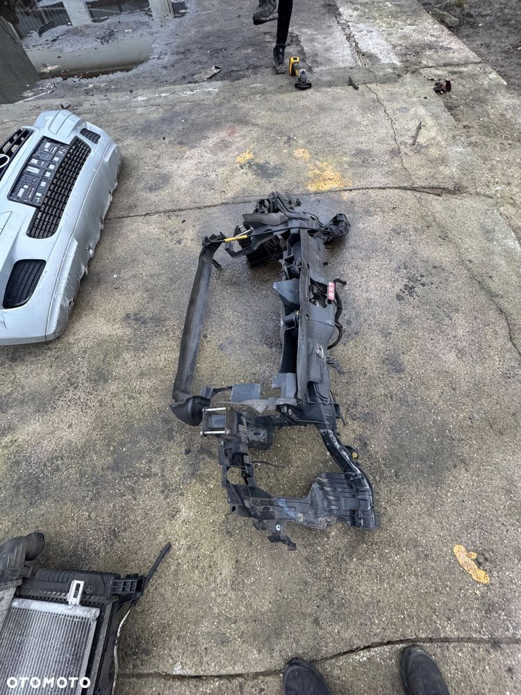 Mercedes a klasa w169 kolor srebrny 761 lampy przód prawa lewa przednie tylnie tył maska błotnik prawy lewy podszybie dysze spryskiwacza osłona plastik na masce wlot maski lampy tył drzwi prawe lewe przednie tylnie pas przedni chłodnice podszybie zderzak przód przedni progi - 17
