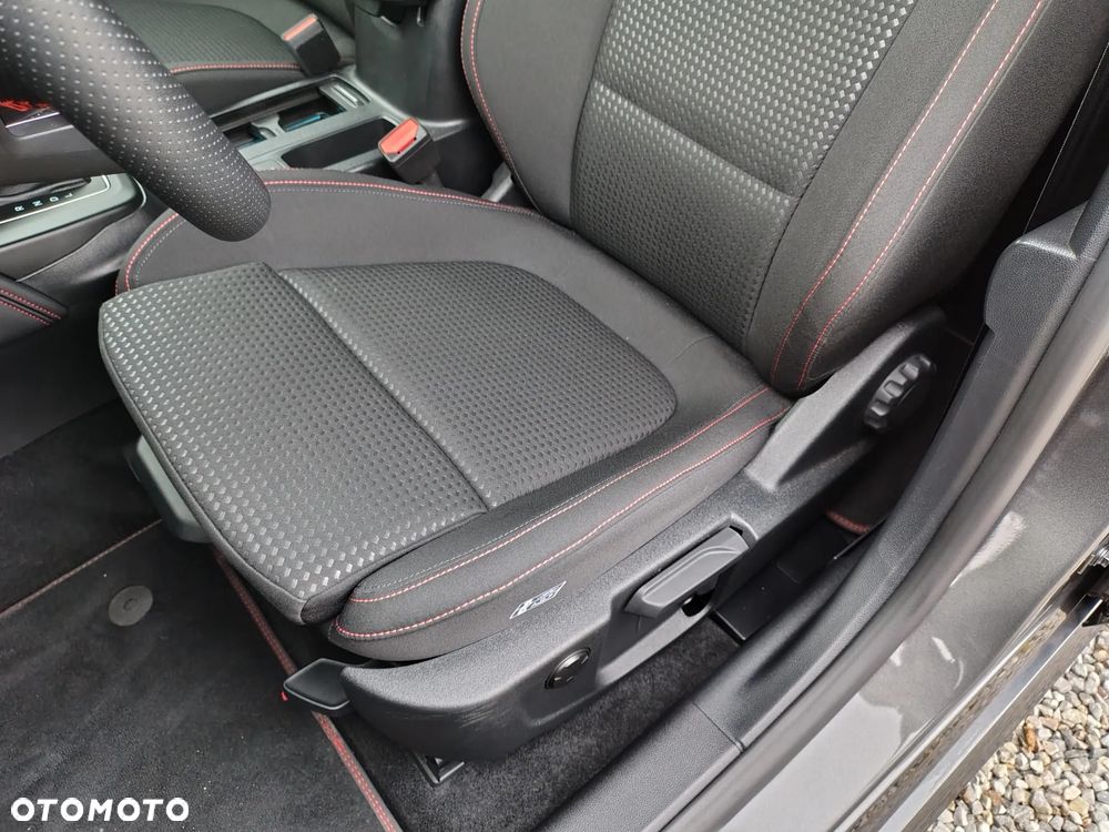 Ford Focus 1.0 EcoBoost mHEV ST-Line X - 12