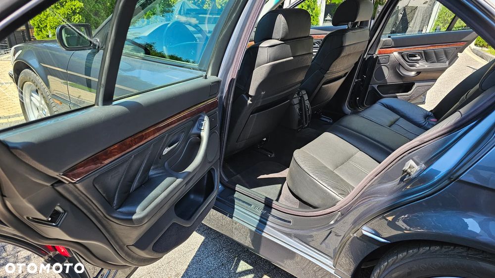 BMW Seria 7 740i - 5