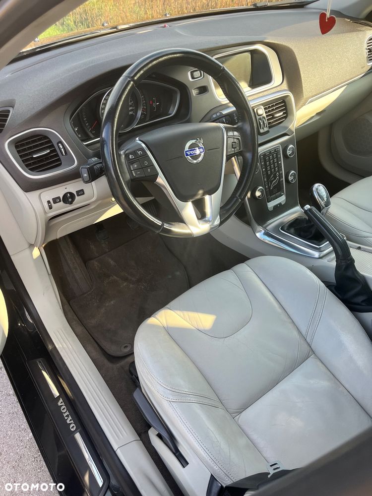 Volvo V40 ver-t3-momentum - 9