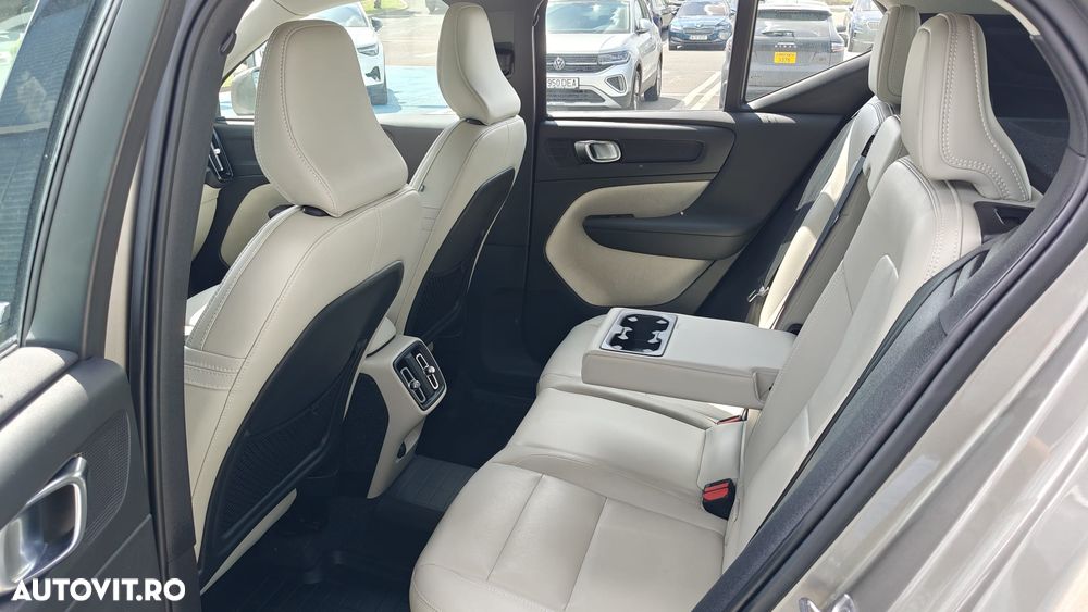 Volvo XC 40 B4 AT8 AWD Mild Hybrid Inscription - 11