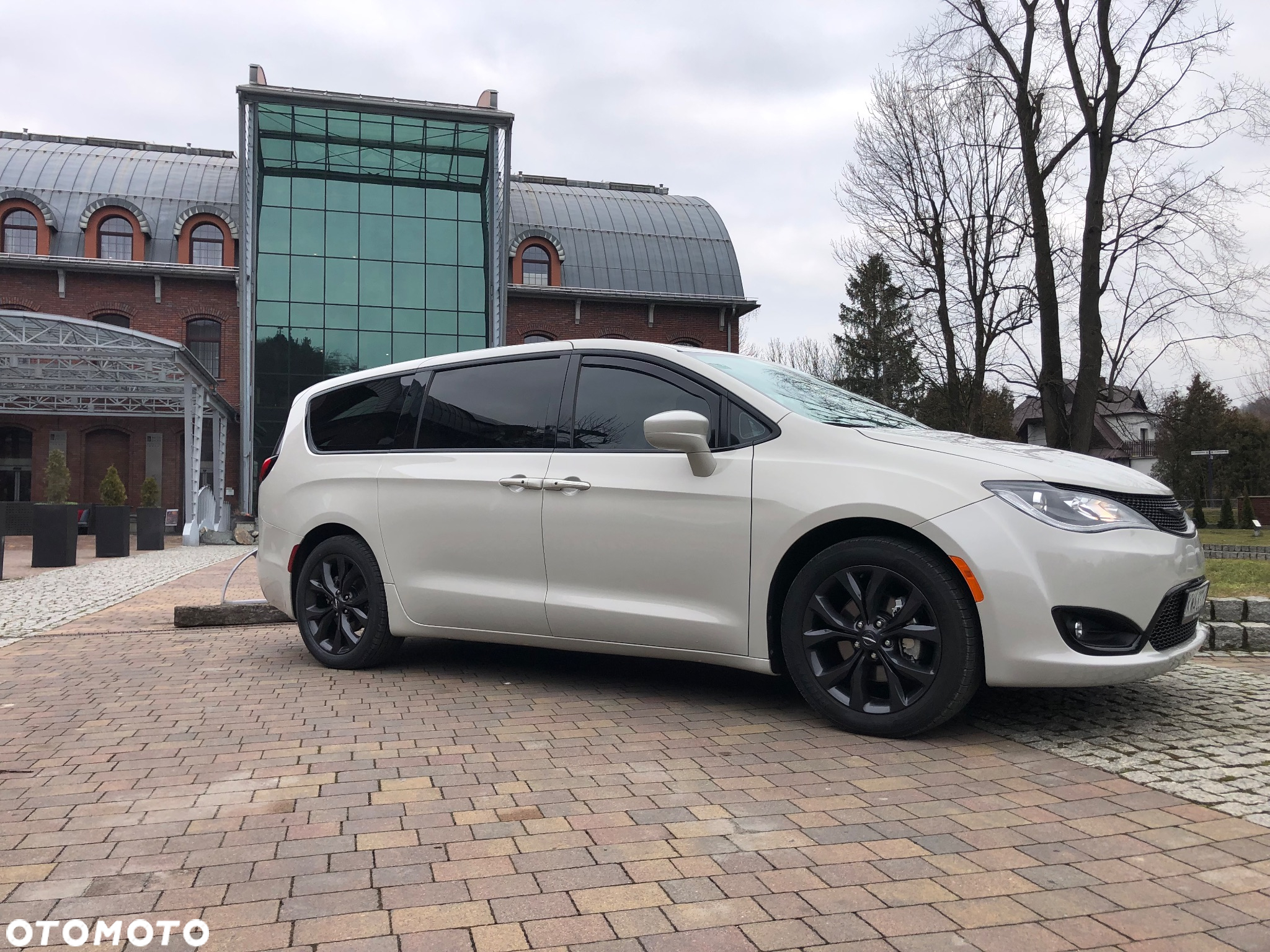 Chrysler Pacifica - 2