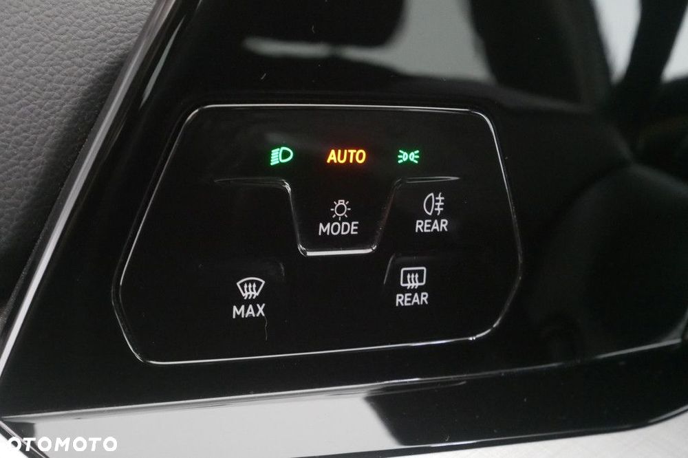 Volkswagen Golf Variant 1.5 eTSI EVO Life DSG - 25