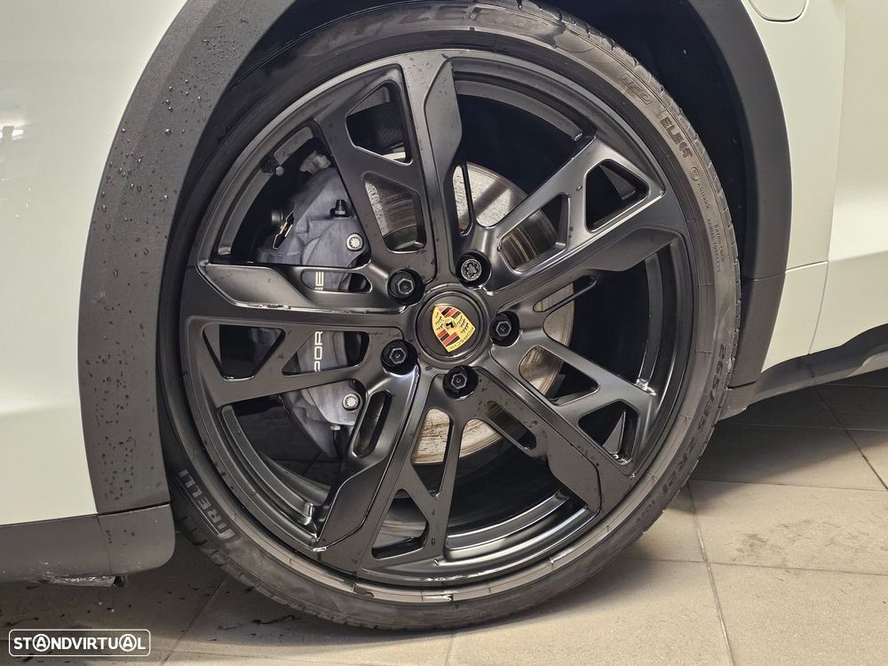 Porsche Taycan Cross Turismo 4 - 30