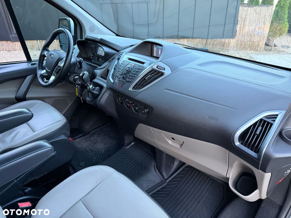 Ford Tourneo Custom - 31