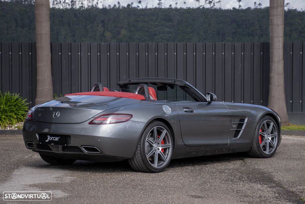 Mercedes-Benz SLS 63 AMG Roadster - 18