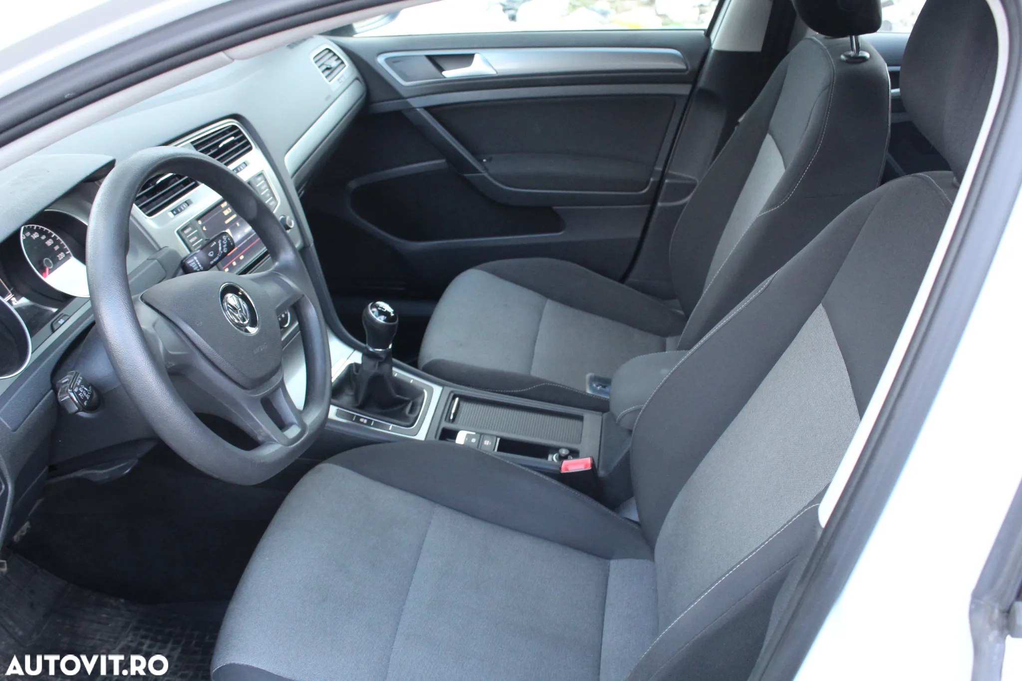 Volkswagen Golf 1.6 TDI DPF Trendline - 8