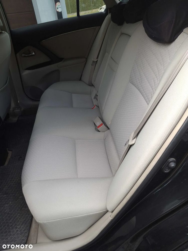Toyota Avensis 2.0 D-4D Luna - 13