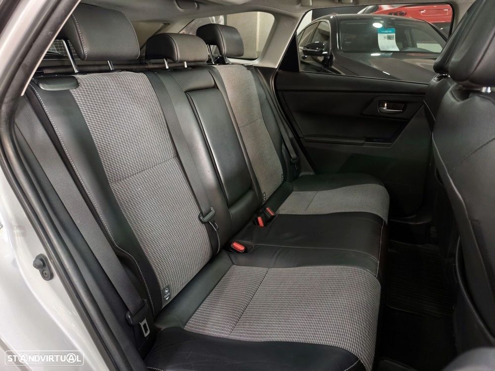 Toyota Auris Touring Sports 1.8 HSD Exclusive+Navi - 15