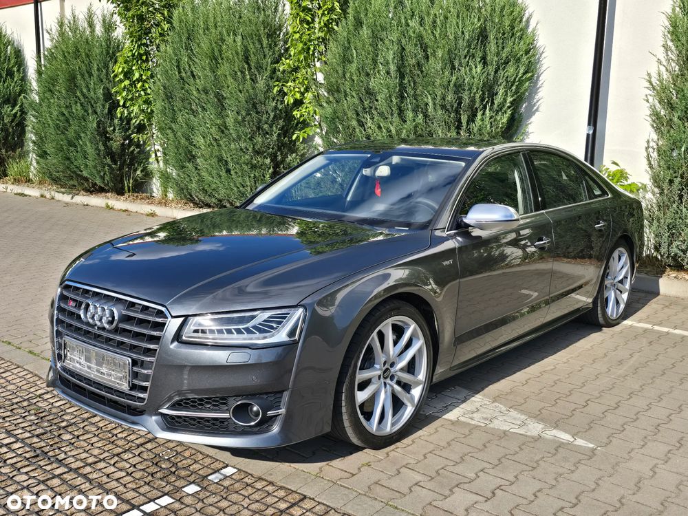 Audi S8 - 2