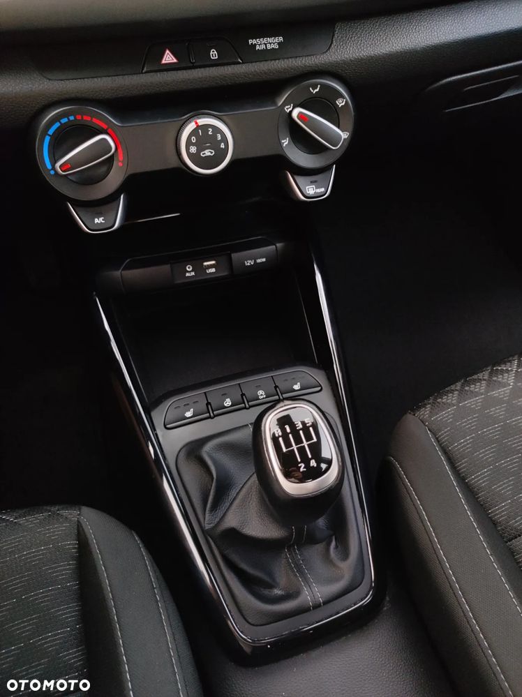 Kia Rio - 23