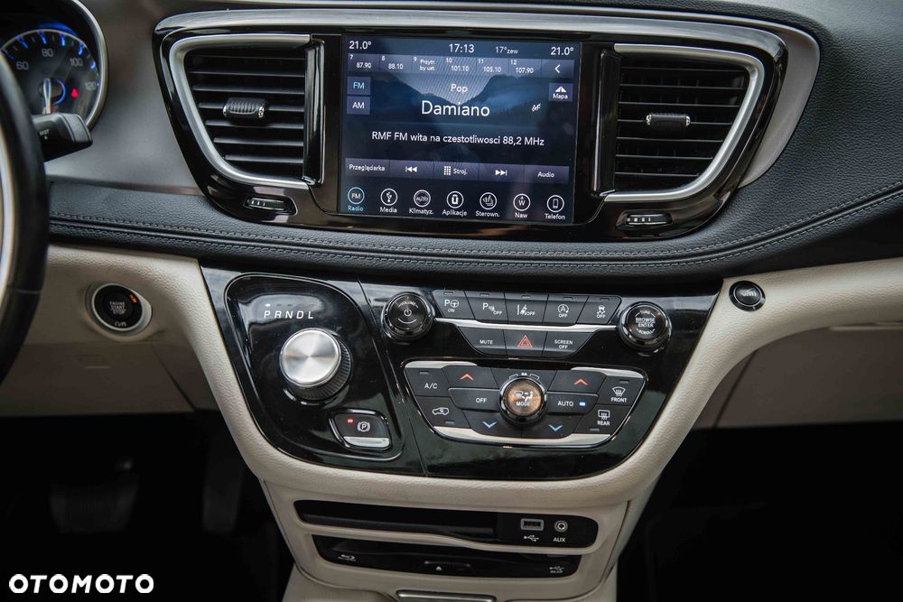 Chrysler Pacifica - 12