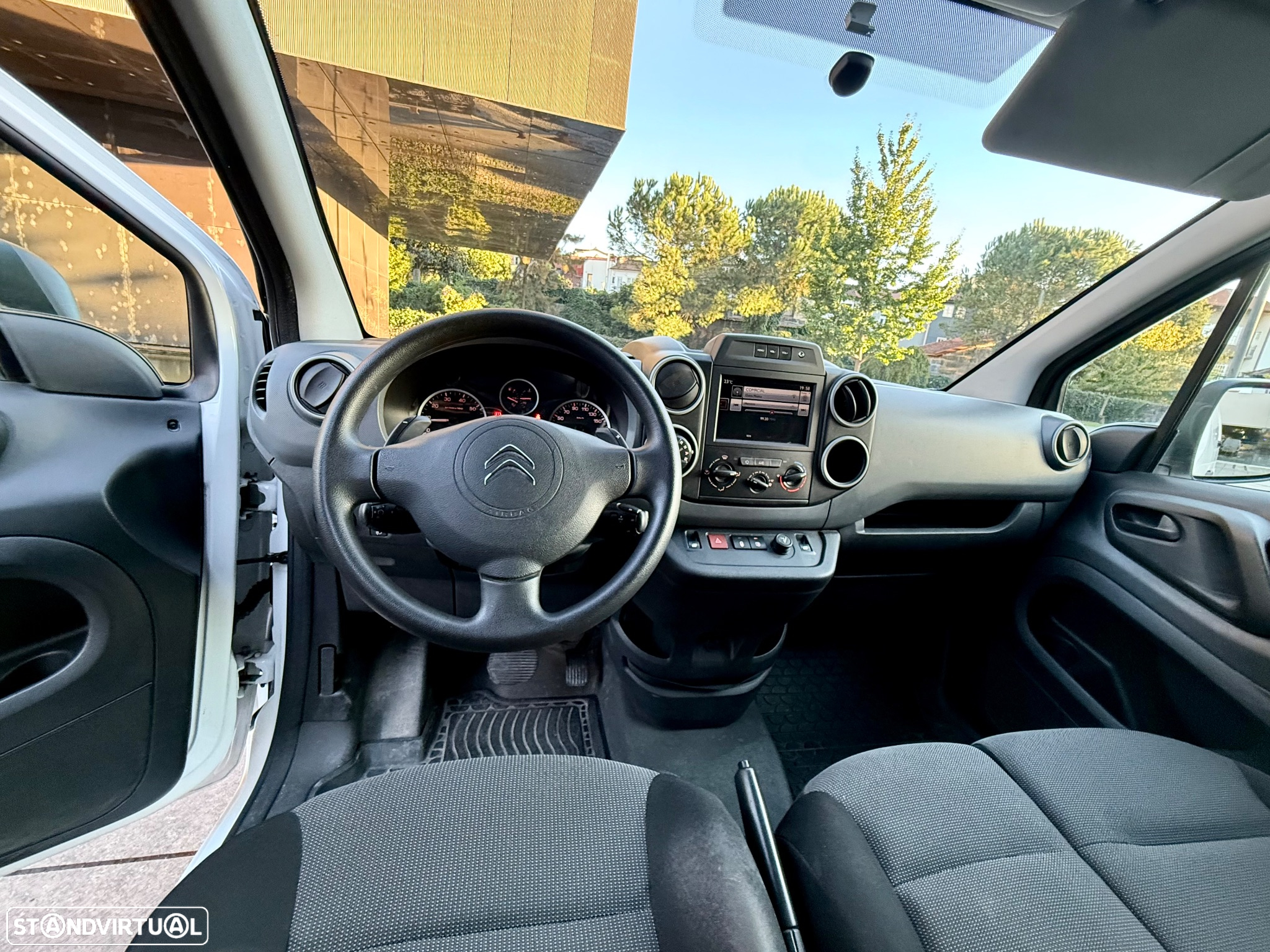 Citroën Berlingo 3lugares AUTOMÁTICA - 4