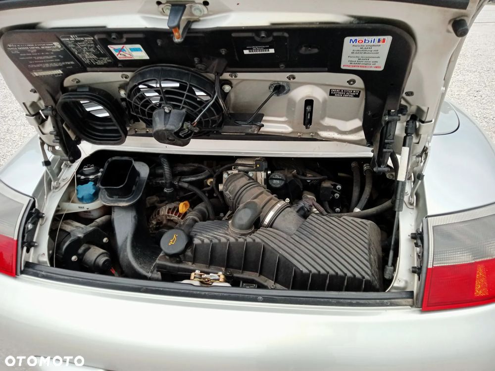 Porsche 911 Carrera 4 Cabrio - 19