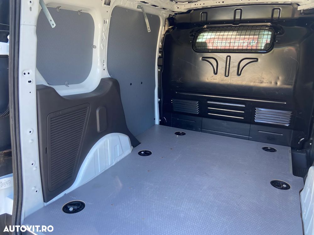 Ford Transit Connect - 21