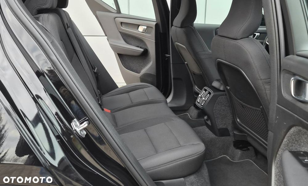 Volvo XC 40 T3 Geartronic Momentum Pro - 26