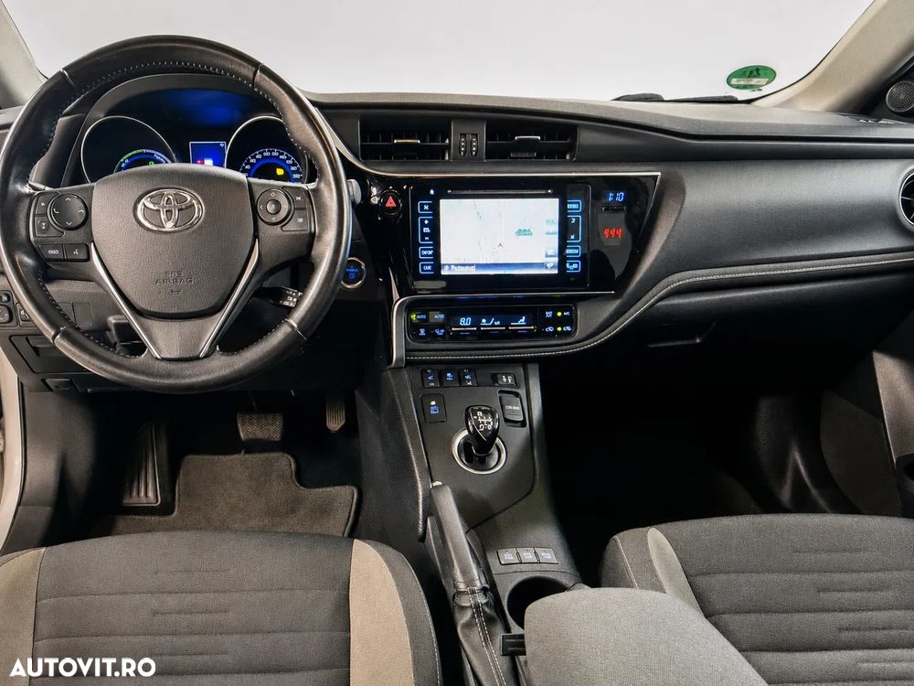 Toyota Auris 1.8 L VVT-i HSD Sol - 8