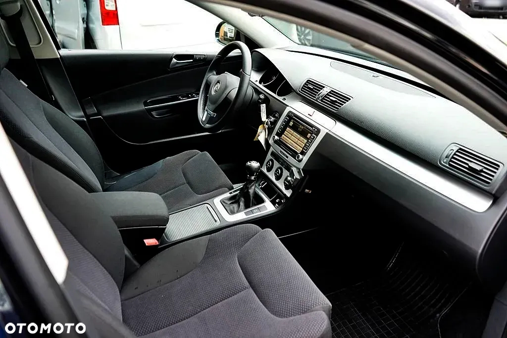 Volkswagen Passat - 13