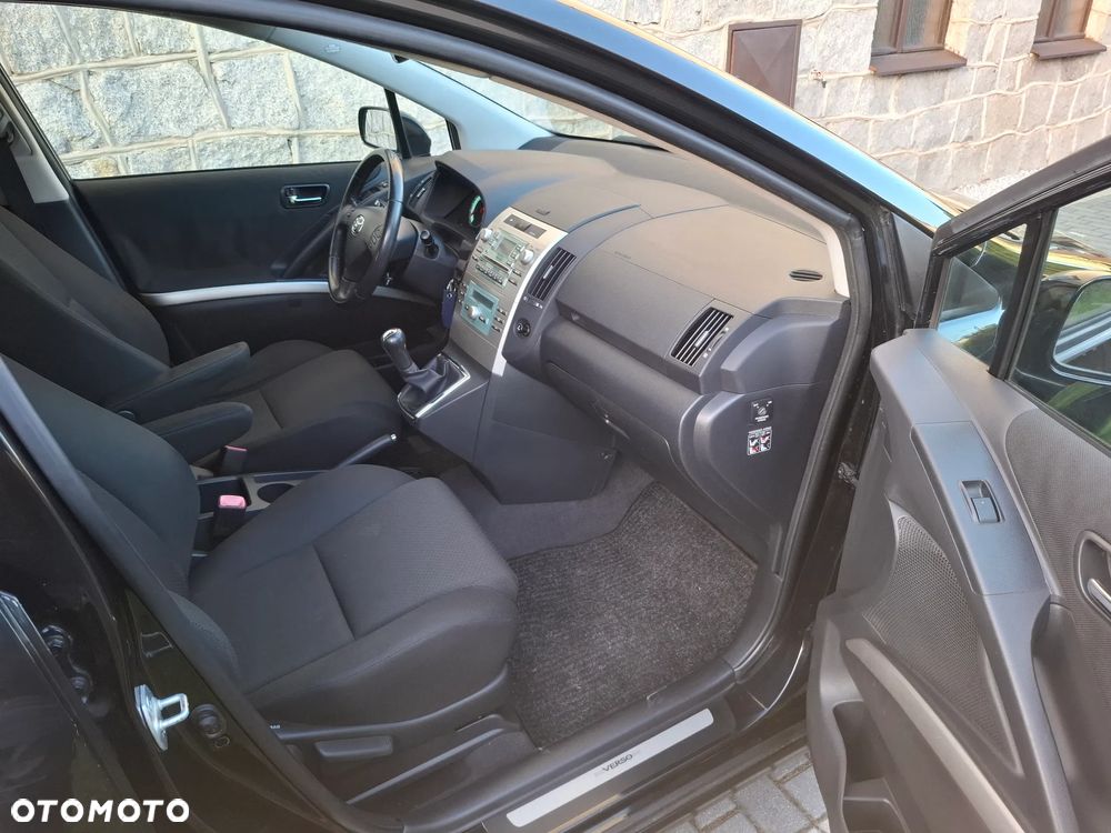 Toyota Corolla Verso - 8