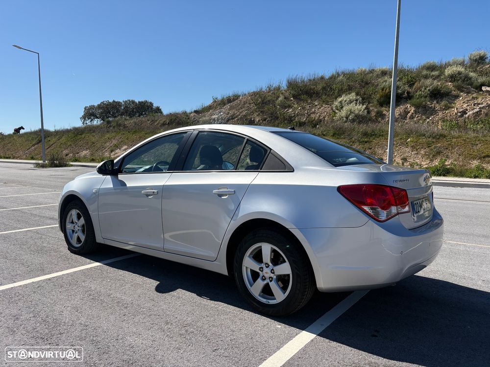 Chevrolet Cruze 1.6 LS - 12