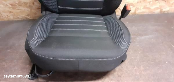 Banco Frente Direito Dacia Duster (Hm_) - 6