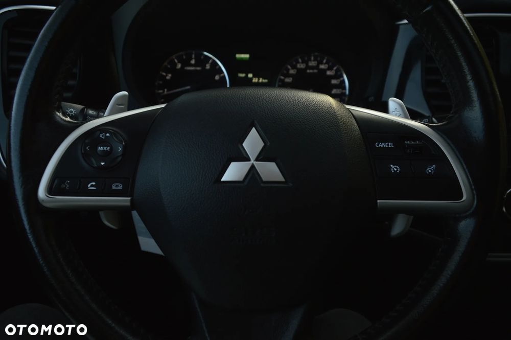 Mitsubishi Outlander 2.0 Intense + Navi 4WD CVT - 36