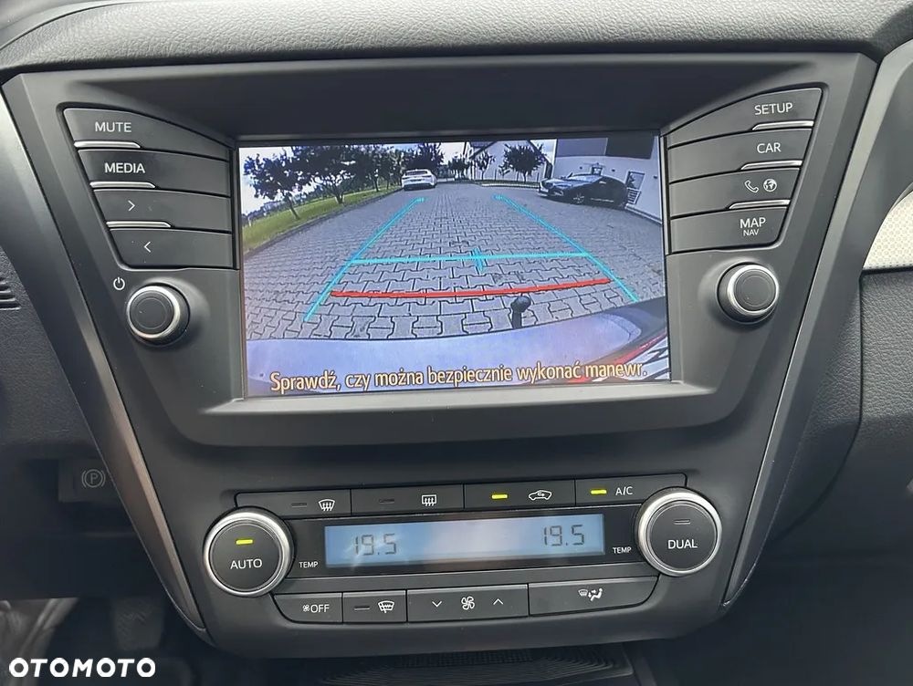 Toyota Avensis 1.8 Comfort - 9