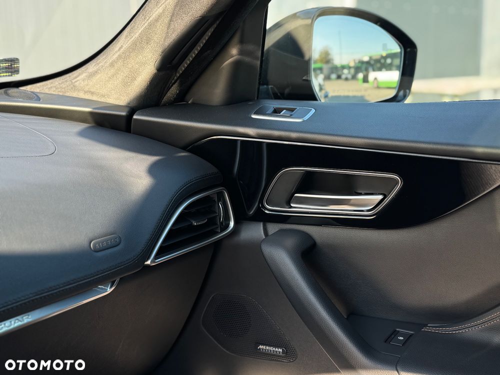 Jaguar F-Pace 30t AWD Prestige - 27