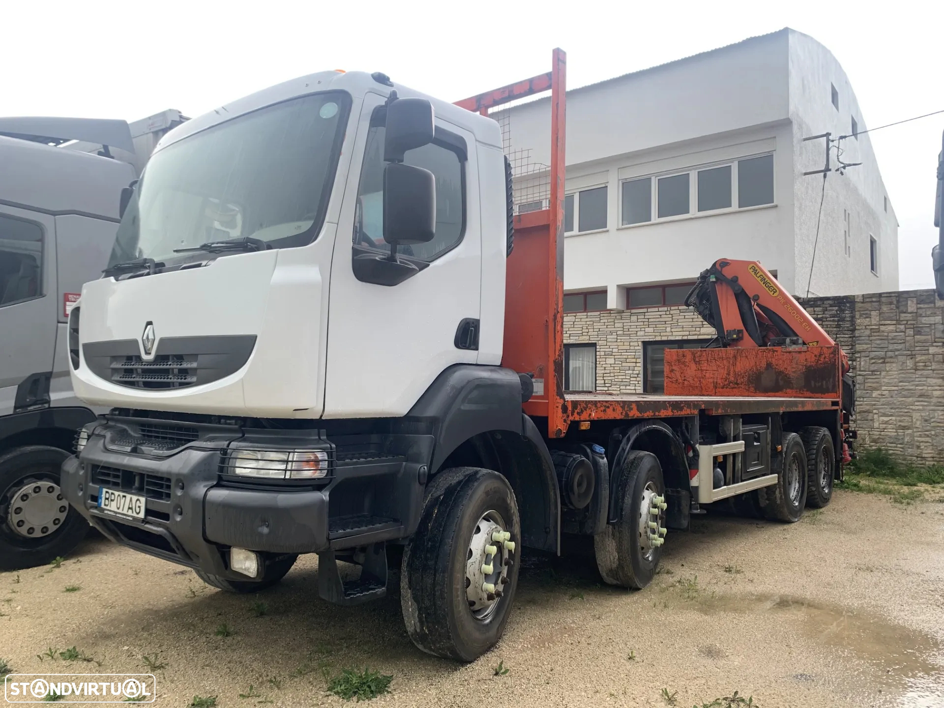 Renault KERAX 8X4 C/ GRUA PK 26002 EH C/ COMANDO - 2