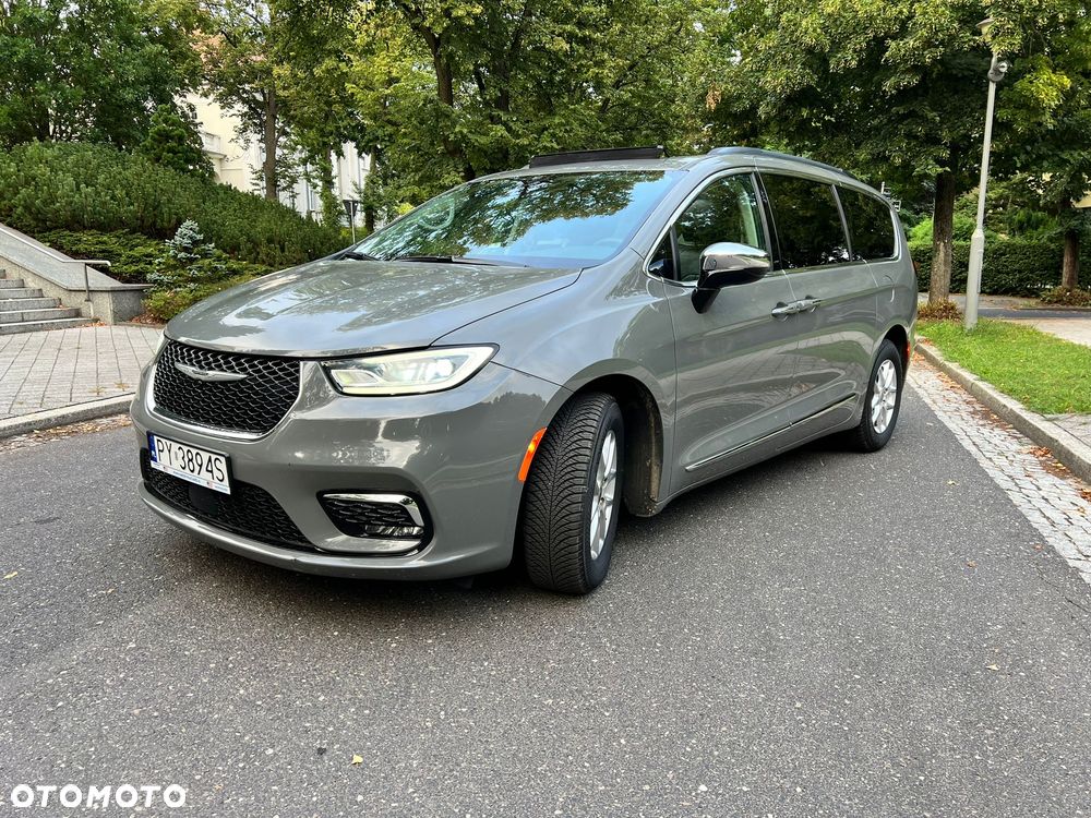 Chrysler Pacifica - 1
