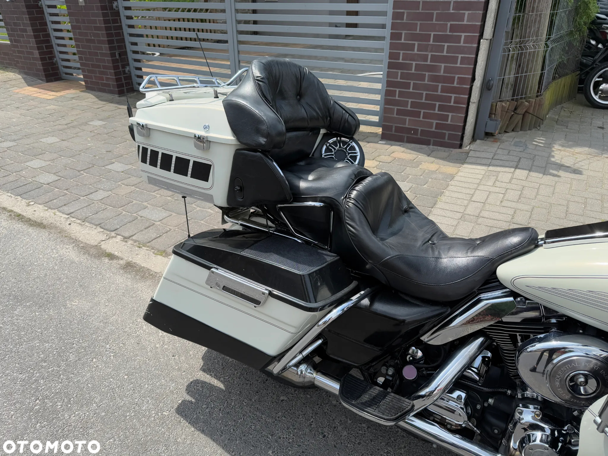 Harley-Davidson FLH Electra Glide - 23