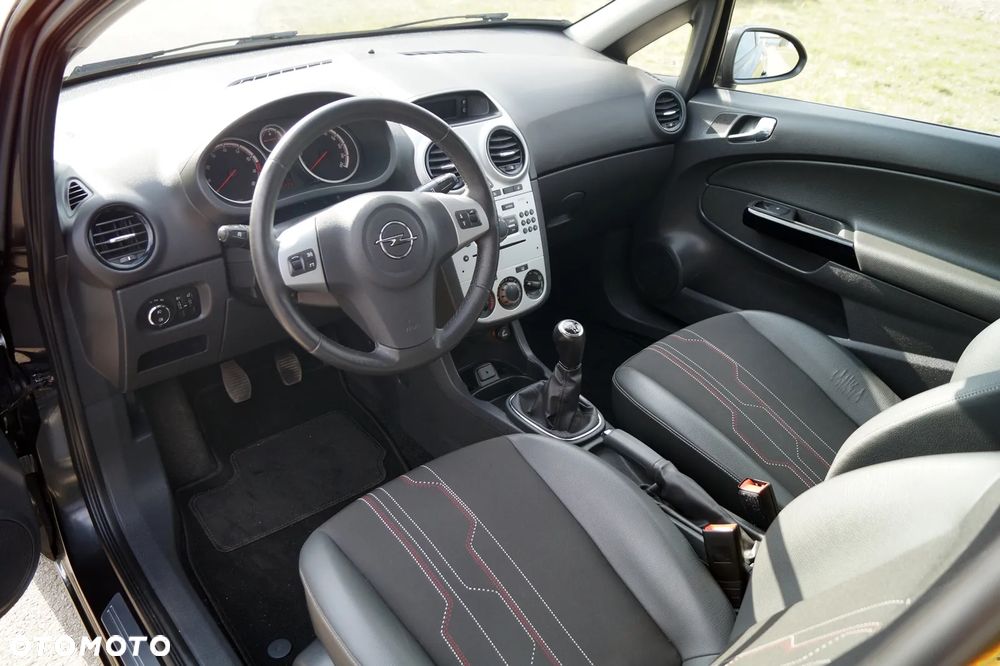 Opel Corsa 1.4 16V Cosmo - 16